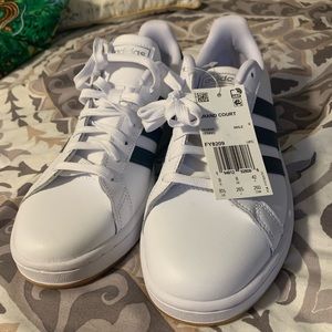 Mens Adidas Grand Court size 8.5 (New)